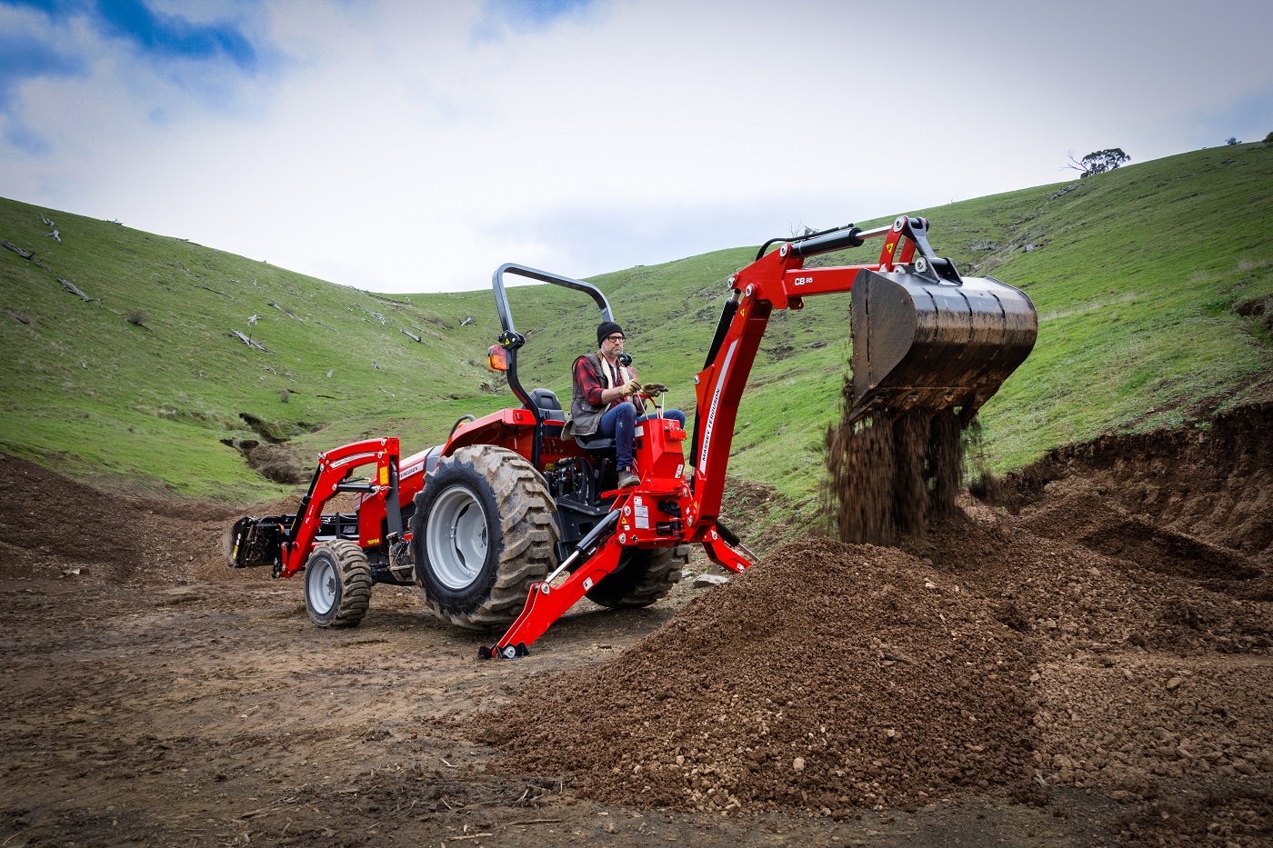 MF 2800 E Series Compact Tractors | 49-57 HP