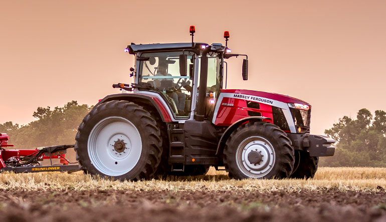 An exclusive look at the 8S tractor Massey Ferguson just launched